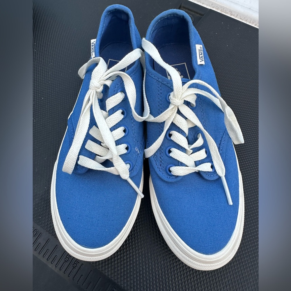 NWOT Blue Vans. Women’s size 6